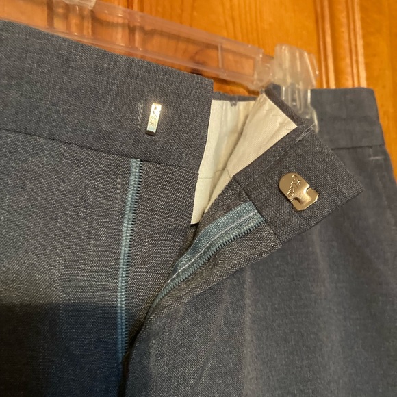 Size 34/32 Men’s Haggar grey dress pants - Picture 3 of 4